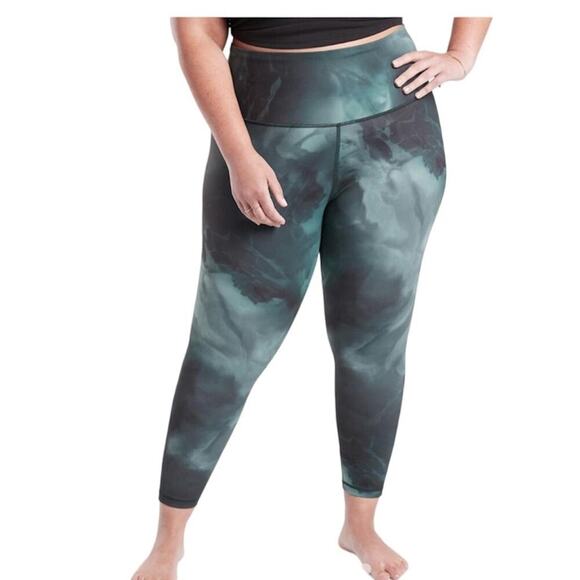 Athleta Pants - Athleta 3X Elation Printed Black & Gray 7/8 Tight Leggings